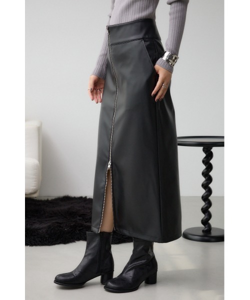AZUL by moussy（アズールバイマウジー）の「フェイクレザーZIPタイトスカート（スカート・レディース・ブラック/ライトベージュ・SMALL/MEDIUM）」の3枚目の写真