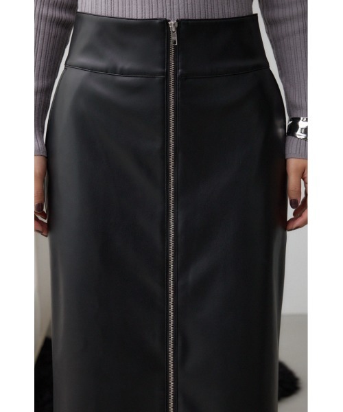 AZUL by moussy（アズールバイマウジー）の「フェイクレザーZIPタイトスカート（スカート・レディース・ブラック/ライトベージュ・SMALL/MEDIUM）」の9枚目の写真