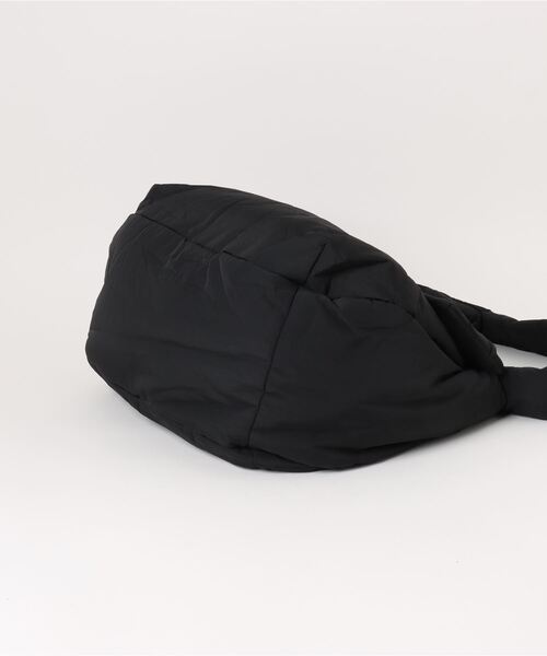nemne store(ネンネストア)の「《Delfy》ミニポーチ付きショルダーバック(ボディバッグ/ウエストポーチ・レディース・アイボリー/ブラック・フリー)」の13枚目の写真
