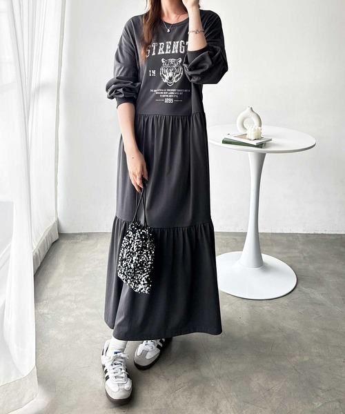 FIRST MOOD（ファーストムード）の「《FIRSTMOODコラボ》ピグメント風グラフィックティアードワンピ―ス（ワンピース・レディース・チャコールグレー/チャコール/グレー系その他・LARGE/MEDIUM）」の5枚目の写真