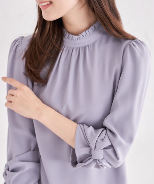 tocco closet（トッコ　クローゼット）の「袖口りぼん付きプチフリルネックブラウス（シャツ/ブラウス・レディース・ネイビー/グレー/オフホワイト/ピンクベージュ・M）」の3枚目の写真