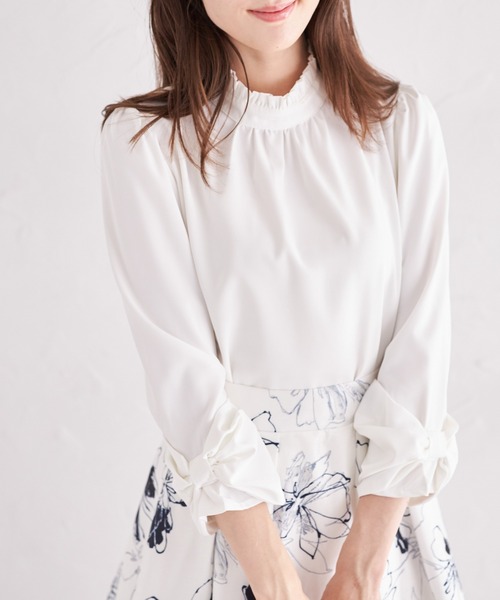 tocco closet（トッコ　クローゼット）の「袖口りぼん付きプチフリルネックブラウス（シャツ/ブラウス・レディース・ネイビー/グレー/オフホワイト/ピンクベージュ・M）」の7枚目の写真