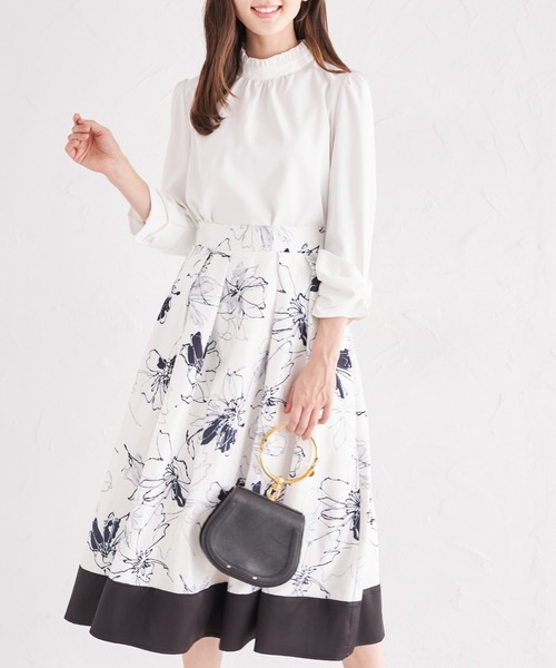 tocco closet（トッコ　クローゼット）の「袖口りぼん付きプチフリルネックブラウス（シャツ/ブラウス・レディース・ネイビー/グレー/オフホワイト/ピンクベージュ・M）」の6枚目の写真