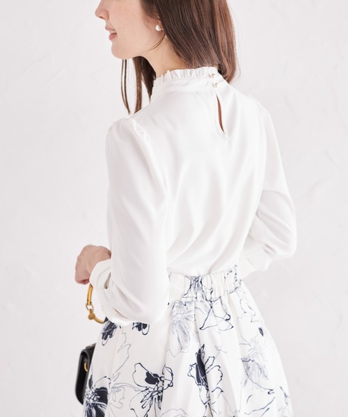 tocco closet（トッコ　クローゼット）の「袖口りぼん付きプチフリルネックブラウス（シャツ/ブラウス・レディース・ネイビー/グレー/オフホワイト/ピンクベージュ・M）」の8枚目の写真