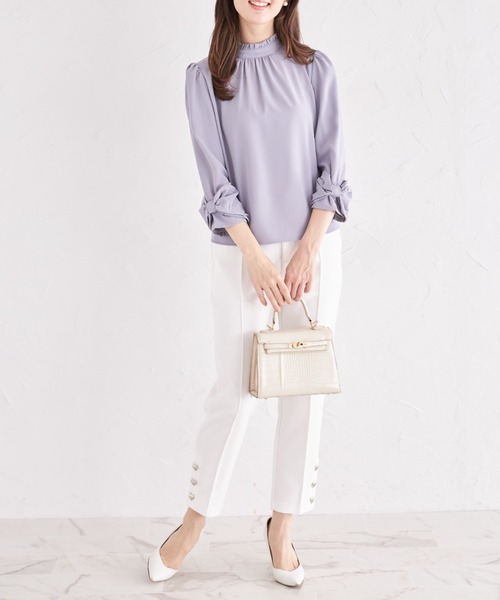 tocco closet（トッコ　クローゼット）の「袖口りぼん付きプチフリルネックブラウス（シャツ/ブラウス・レディース・ネイビー/グレー/オフホワイト/ピンクベージュ・M）」の10枚目の写真