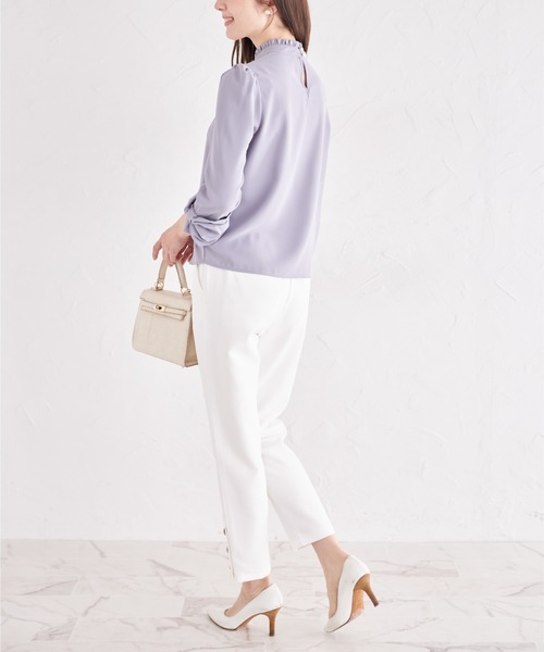 tocco closet（トッコ　クローゼット）の「袖口りぼん付きプチフリルネックブラウス（シャツ/ブラウス・レディース・ネイビー/グレー/オフホワイト/ピンクベージュ・M）」の11枚目の写真