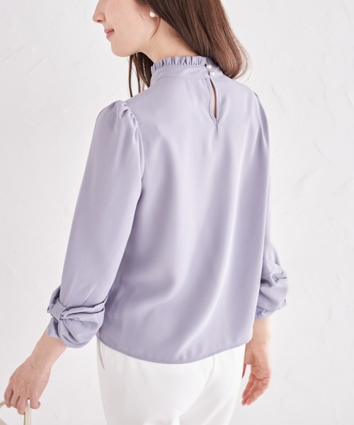 tocco closet（トッコ　クローゼット）の「袖口りぼん付きプチフリルネックブラウス（シャツ/ブラウス・レディース・ネイビー/グレー/オフホワイト/ピンクベージュ・M）」の14枚目の写真