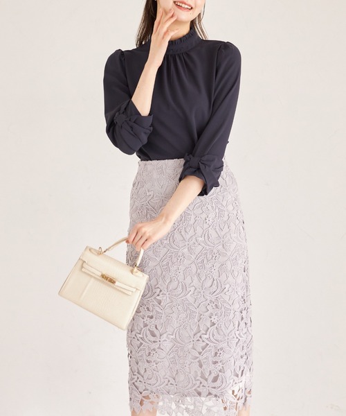tocco closet（トッコ　クローゼット）の「袖口りぼん付きプチフリルネックブラウス（シャツ/ブラウス・レディース・ネイビー/グレー/オフホワイト/ピンクベージュ・M）」の16枚目の写真