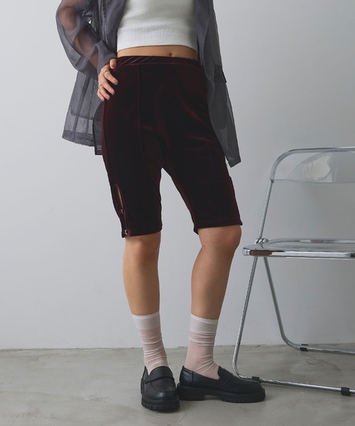 ELLEgirl（エルガール）の「ベロアハーフレギンス【ELLEgirl/エルガール】（その他パンツ・レディース・ブラック/バーガンディー・FREE）」の3枚目の写真
