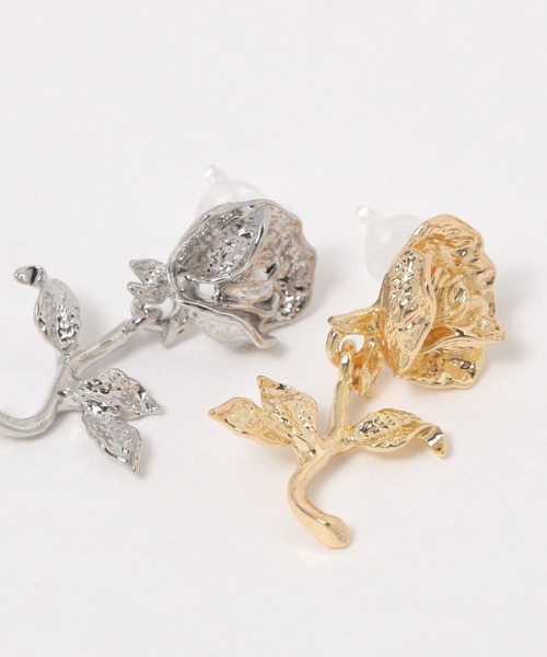 FOREVER 21(フォーエバー トゥエンティーワン)の「ローズデザインピアス(ピアス(両耳用)・レディース・ゴールド/シルバー・FREE)」の4枚目の写真