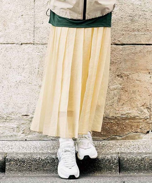 MEDE19F(メデジュウキュウ)の「BRAND NEW MIX STYLE ペーパーライクシアープリーツスカート(スカート・レディース・クリーム・LL/3L/M/L)」の1枚目の写真