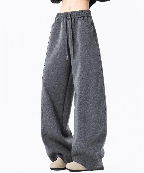 lilful(リルフル)の「カーブデザイン バレルレッグ ワイドスウェットパンツ(スウェットパンツ・レディース・ブラック/グレー・M/L)」の3枚目の写真
