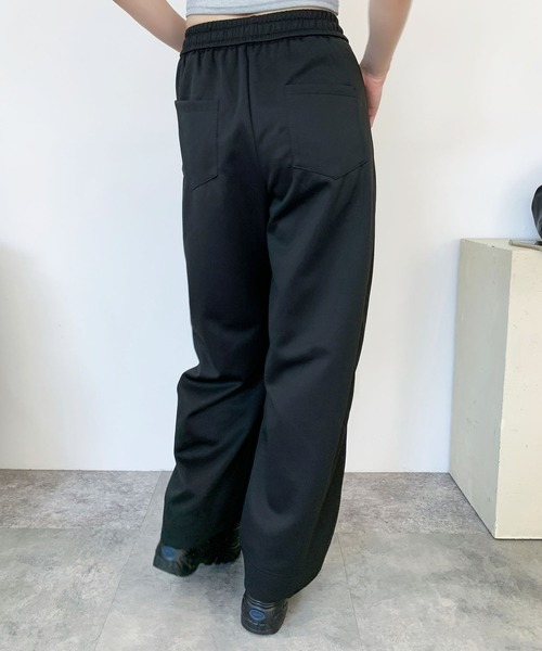 lilful(リルフル)の「カーブデザイン バレルレッグ ワイドスウェットパンツ(スウェットパンツ・レディース・ブラック/グレー・M/L)」の9枚目の写真