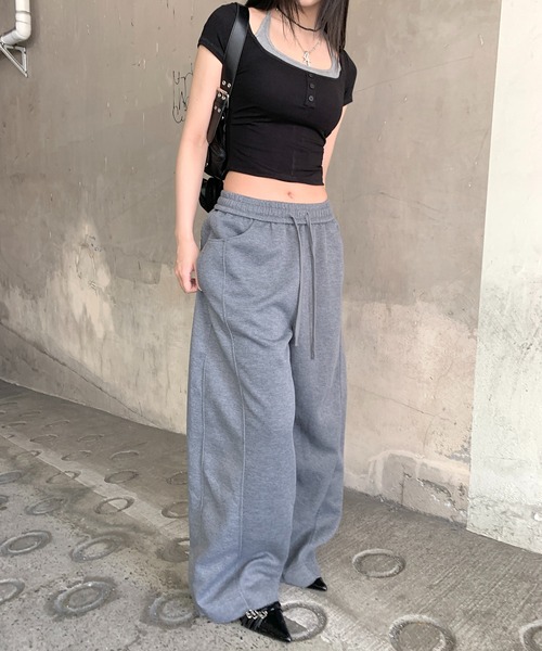 lilful(リルフル)の「カーブデザイン バレルレッグ ワイドスウェットパンツ(スウェットパンツ・レディース・ブラック/グレー・M/L)」の12枚目の写真