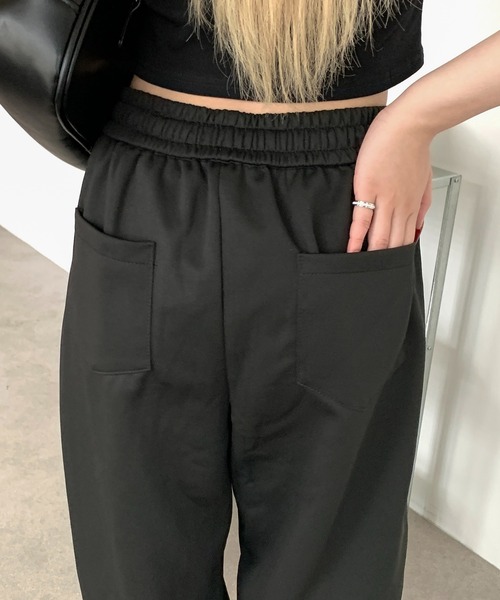 lilful(リルフル)の「カーブデザイン バレルレッグ ワイドスウェットパンツ(スウェットパンツ・レディース・ブラック/グレー・M/L)」の20枚目の写真