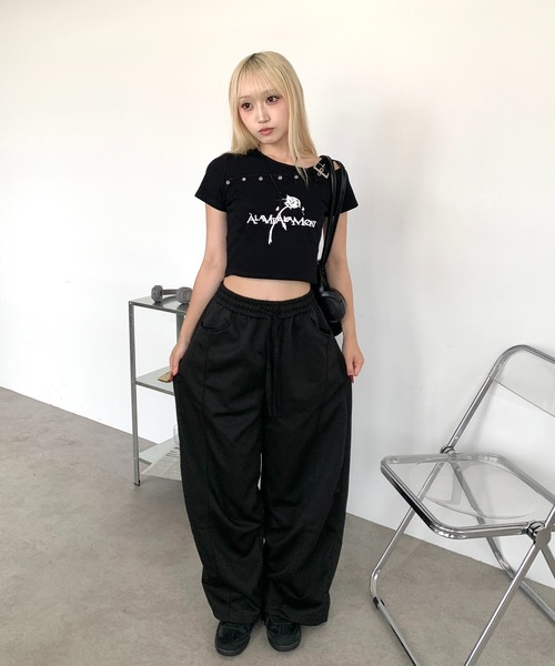 lilful(リルフル)の「カーブデザイン バレルレッグ ワイドスウェットパンツ(スウェットパンツ・レディース・ブラック/グレー・M/L)」の16枚目の写真