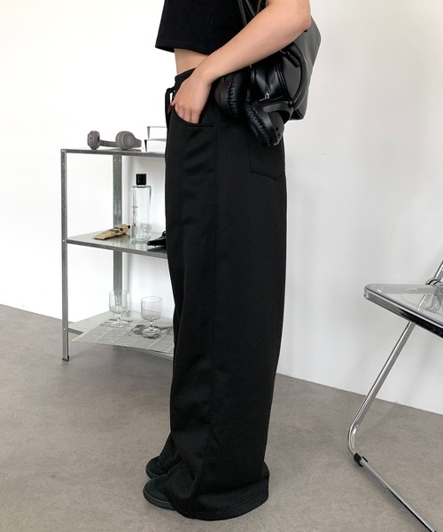 lilful(リルフル)の「カーブデザイン バレルレッグ ワイドスウェットパンツ(スウェットパンツ・レディース・ブラック/グレー・M/L)」の21枚目の写真