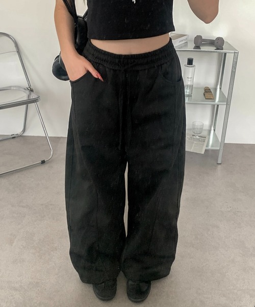 lilful(リルフル)の「カーブデザイン バレルレッグ ワイドスウェットパンツ(スウェットパンツ・レディース・ブラック/グレー・M/L)」の19枚目の写真