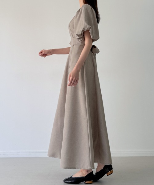 junoah(ジュノア)の「バックリボンフレアワンピース(薄手、裏地なし)(ワンピース・レディース・ブラック/グレイッシュベージュ/チャコール・SMALL/MEDIUM/LARGE)」の7枚目の写真
