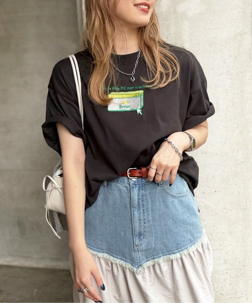 DOUBLE NAME(ダブルネーム)の「Set up my computer BACK刺しゅうTEE(Tシャツ/カットソー・レディース・ブラック/オフホワイト/ブルー/イエロー・FREE)」の6枚目の写真