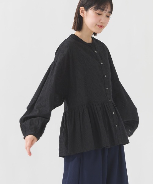 OMNES（オムネス）の「コットンジャガード裾ギャザーブラウス（シャツ/ブラウス・レディース・ブラック/ベージュ/ブルー系その他/ホワイト・FREE）」の2枚目の写真