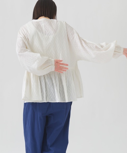 OMNES（オムネス）の「コットンジャガード裾ギャザーブラウス（シャツ/ブラウス・レディース・ブラック/ベージュ/ブルー系その他/ホワイト・FREE）」の9枚目の写真