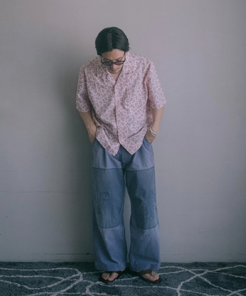 INTER FACTORY（インターファクトリー）の「2/9号室（かおこ&ひろと） - Open collar shirt（small floral pattern） / オープンカラーシャツ （柄：小花）　made in INTER FACTORY（シャツ/ブラウス・メンズ・グリーン/ピンク・MEDIUM/LARGE）」の17枚目の写真