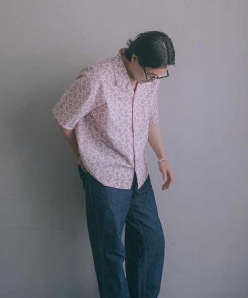 INTER FACTORY（インターファクトリー）の「2/9号室（かおこ&ひろと） - Open collar shirt（small floral pattern） / オープンカラーシャツ （柄：小花）　made in INTER FACTORY（シャツ/ブラウス・メンズ・グリーン/ピンク・MEDIUM/LARGE）」の13枚目の写真