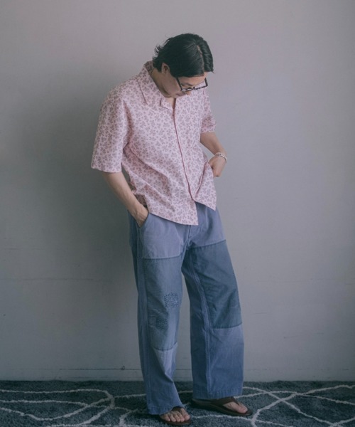 INTER FACTORY（インターファクトリー）の「2/9号室（かおこ&ひろと） - Open collar shirt（small floral pattern） / オープンカラーシャツ （柄：小花）　made in INTER FACTORY（シャツ/ブラウス・メンズ・グリーン/ピンク・MEDIUM/LARGE）」の18枚目の写真