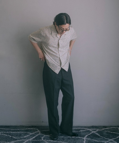 INTER FACTORY（インターファクトリー）の「2/9号室（かおこ&ひろと） - Open collar shirt（small floral pattern） / オープンカラーシャツ （柄：小花）　made in INTER FACTORY（シャツ/ブラウス・メンズ・グリーン/ピンク・MEDIUM/LARGE）」の5枚目の写真