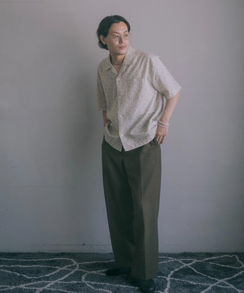 INTER FACTORY（インターファクトリー）の「2/9号室（かおこ&ひろと） - Open collar shirt（small floral pattern） / オープンカラーシャツ （柄：小花）　made in INTER FACTORY（シャツ/ブラウス・メンズ・グリーン/ピンク・MEDIUM/LARGE）」の6枚目の写真