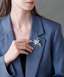 ALLURELLE（アリュレル）の「【ALLURELLE】選べるバリエーション リボン フラワー パール モチーフブローチ 結婚式 二次会 パーティー フォーマル オケージョン セレモニー KNF-TP（ブローチ/コサージュ）」