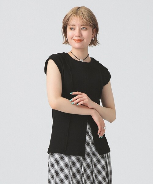 Ray BEAMS(レイビームス)の「リブ フロント スリット ノースリーブ カットソー(Tシャツ/カットソー・レディース・ブラック/ホワイト/レッド・ONE SIZE)」の10枚目の写真