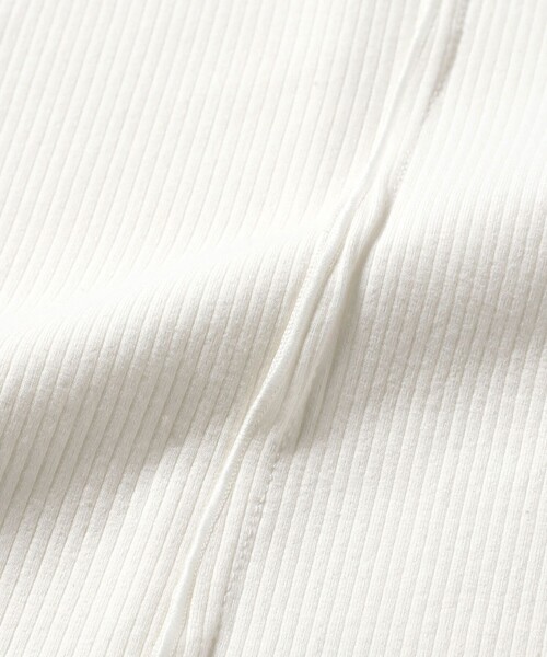 Ray BEAMS(レイビームス)の「リブ フロント スリット ノースリーブ カットソー(Tシャツ/カットソー・レディース・ブラック/ホワイト/レッド・ONE SIZE)」の17枚目の写真