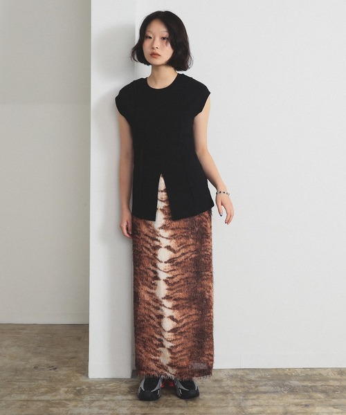 Ray BEAMS（レイビームス）の「リブ フロント スリット ノースリーブ カットソー（Tシャツ/カットソー・レディース・ブラック/ホワイト/レッド・ONE SIZE）」の8枚目の写真