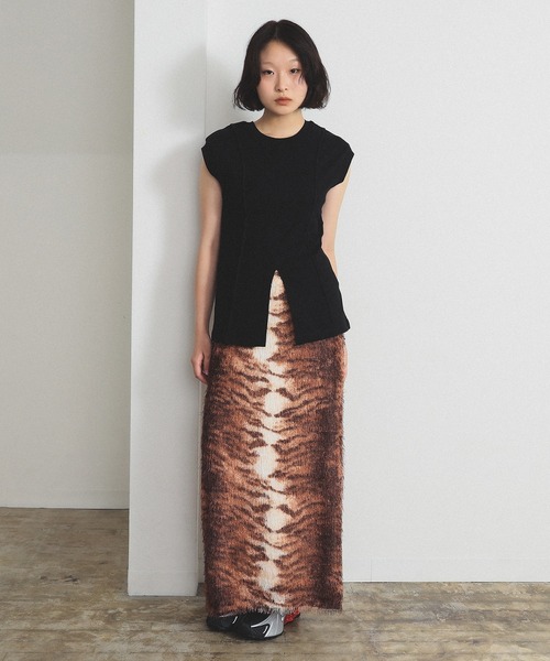 Ray BEAMS（レイビームス）の「リブ フロント スリット ノースリーブ カットソー（Tシャツ/カットソー・レディース・ブラック/ホワイト/レッド・ONE SIZE）」の7枚目の写真