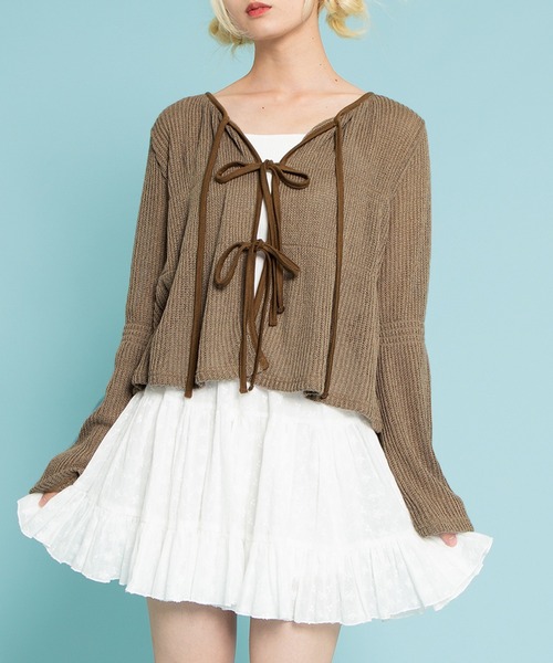 PUNYUS（プニュズ）の「フロントリボンカーディガン（カーディガン/ボレロ・レディース・ブラック/ブラウン・1/2/3/4）」の2枚目の写真