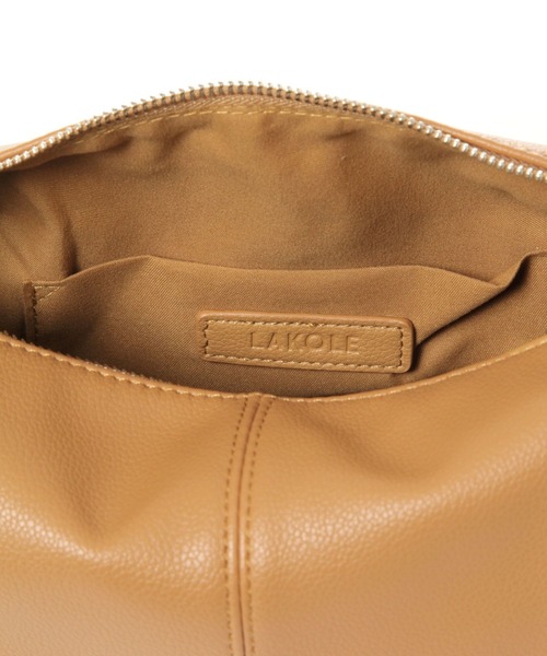LAKOLE（ラコレ）の「フェイクレザーソフトスクエアショルダーバッグ / 496897（ショルダーバッグ・レディース・ベージュ/オフホワイト/ブラック・FREE）」の15枚目の写真