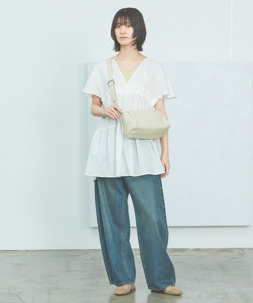 LAKOLE（ラコレ）の「フェイクレザーソフトスクエアショルダーバッグ / 496897（ショルダーバッグ・レディース・ベージュ/オフホワイト/ブラック・FREE）」の16枚目の写真