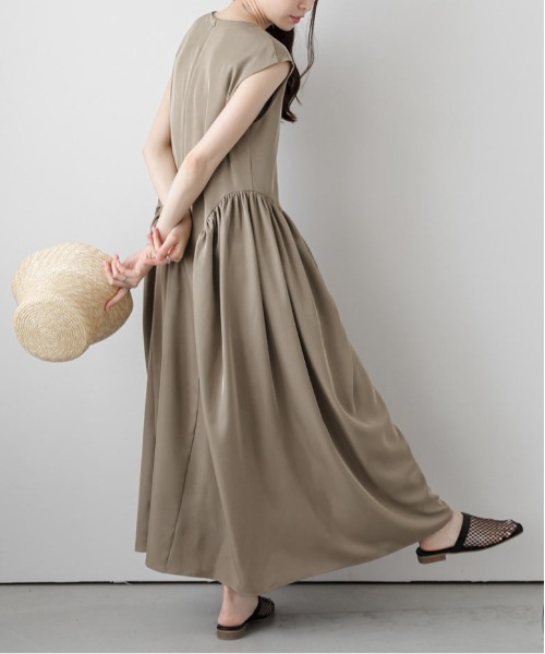 のりさん専用　ワンピース 水越 みさとさんコラボ】バックカットオフドットワンピース