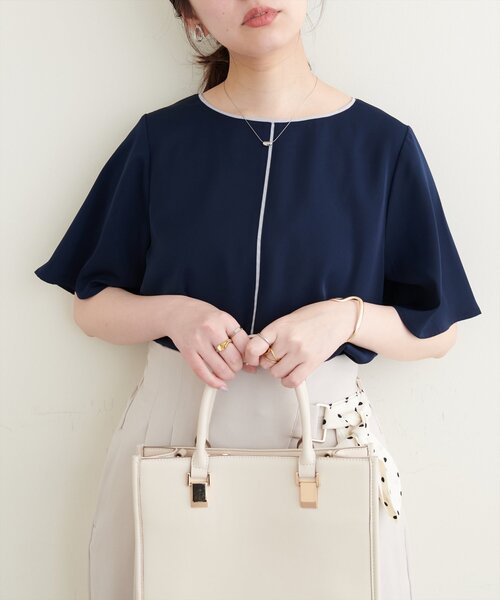 natural couture(ナチュラルクチュール)の「バイカラーフレア袖ブラウス(シャツ/ブラウス・レディース・ネイビー/ミント/ピンクベージュ/チャコールグレー/オフホワイト・FREE)」の4枚目の写真