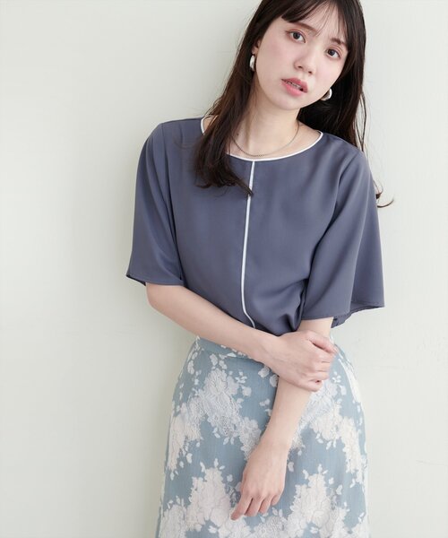 natural couture(ナチュラルクチュール)の「バイカラーフレア袖ブラウス(シャツ/ブラウス・レディース・ネイビー/ミント/ピンクベージュ/チャコールグレー/オフホワイト・FREE)」の1枚目の写真