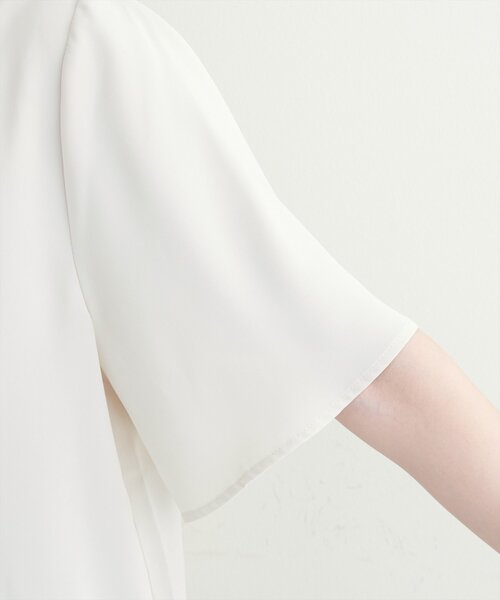 natural couture(ナチュラルクチュール)の「バイカラーフレア袖ブラウス(シャツ/ブラウス・レディース・ネイビー/ミント/ピンクベージュ/チャコールグレー/オフホワイト・FREE)」の20枚目の写真