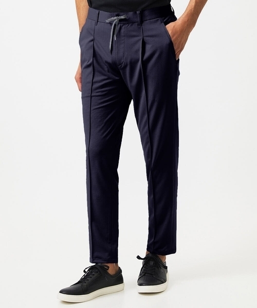 MICHEL KLEIN HOMME (ミッシェルクランオム)の「ドライタッチイージーパンツ(スラックス・メンズ・ライトブルー/ネイビー・MEDIUM/LARGE/X-LARGE)」の1枚目の写真