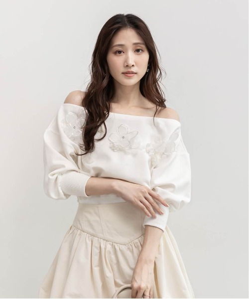 RANDA（ランダ）の「フラワーオフショルスウェット（Tシャツ/カットソー・レディース・ベージュ/ホワイト/グレー・FREE/FT）」の13枚目の写真