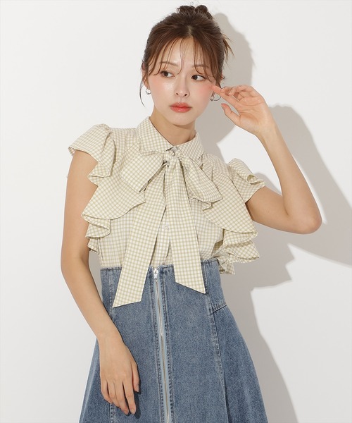 AND COUTURE(アンドクチュール)の「ギンガムサッカーフリルブラウス(シャツ/ブラウス・レディース・ブルー系その他/ブラック系その他/グリーン系その他・FREE)」の2枚目の写真