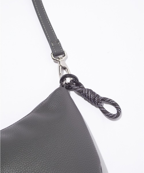 F/CE. （エフシーイー）の「F/CE. TECH LEATHER CROSS BODY POCHETTE / エフシーイー テックレザー クロスボディポシェット（ショルダーバッグ・メンズ・アイボリー/ブラック/チャコール・FREE）」の9枚目の写真