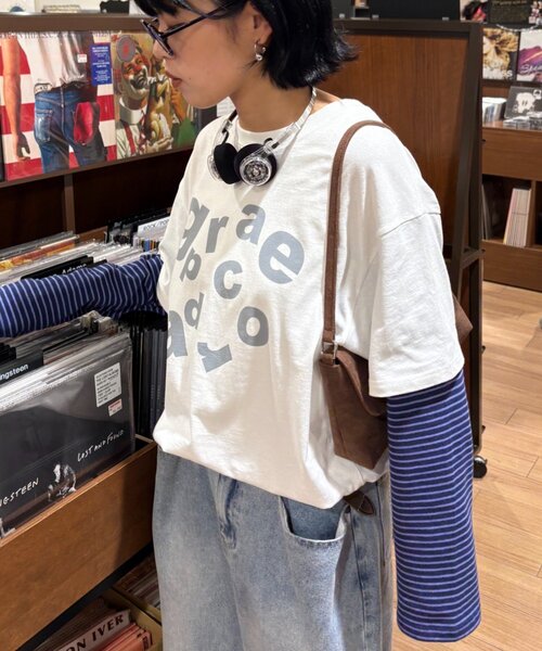 CIAOPANIC TYPY（チャオパニックティピー）の「【UNISEX】レイヤードボーダーロゴロンTEE（Tシャツ/カットソー・レディース・グレー/ブラウン/ライトグレー/ホワイト・LARGE/MEDIUM）」の5枚目の写真