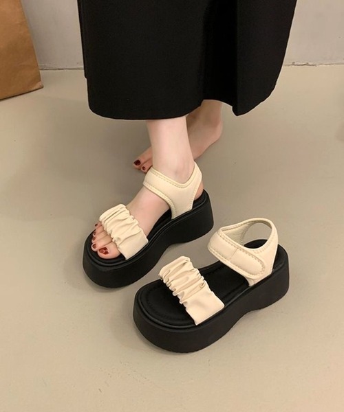CANVAS+(キャンバスプラス)の「【CANVAS+】シュシュ厚底サンダル(サンダル・レディース・アイボリー/ブラック・24.5/24/23.5)」の1枚目の写真