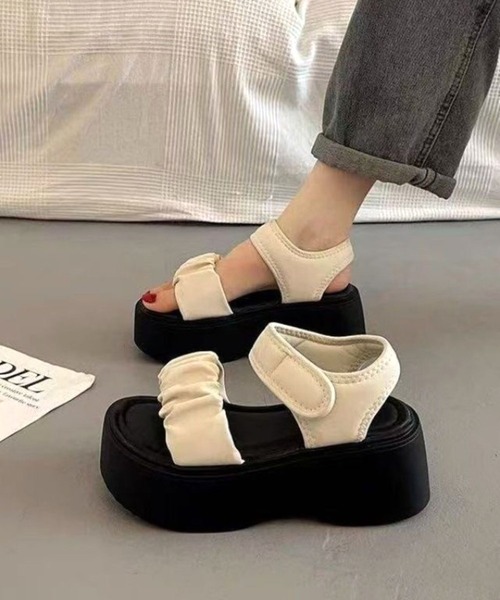 CANVAS+(キャンバスプラス)の「【CANVAS+】シュシュ厚底サンダル(サンダル・レディース・アイボリー/ブラック・24.5/24/23.5)」の3枚目の写真